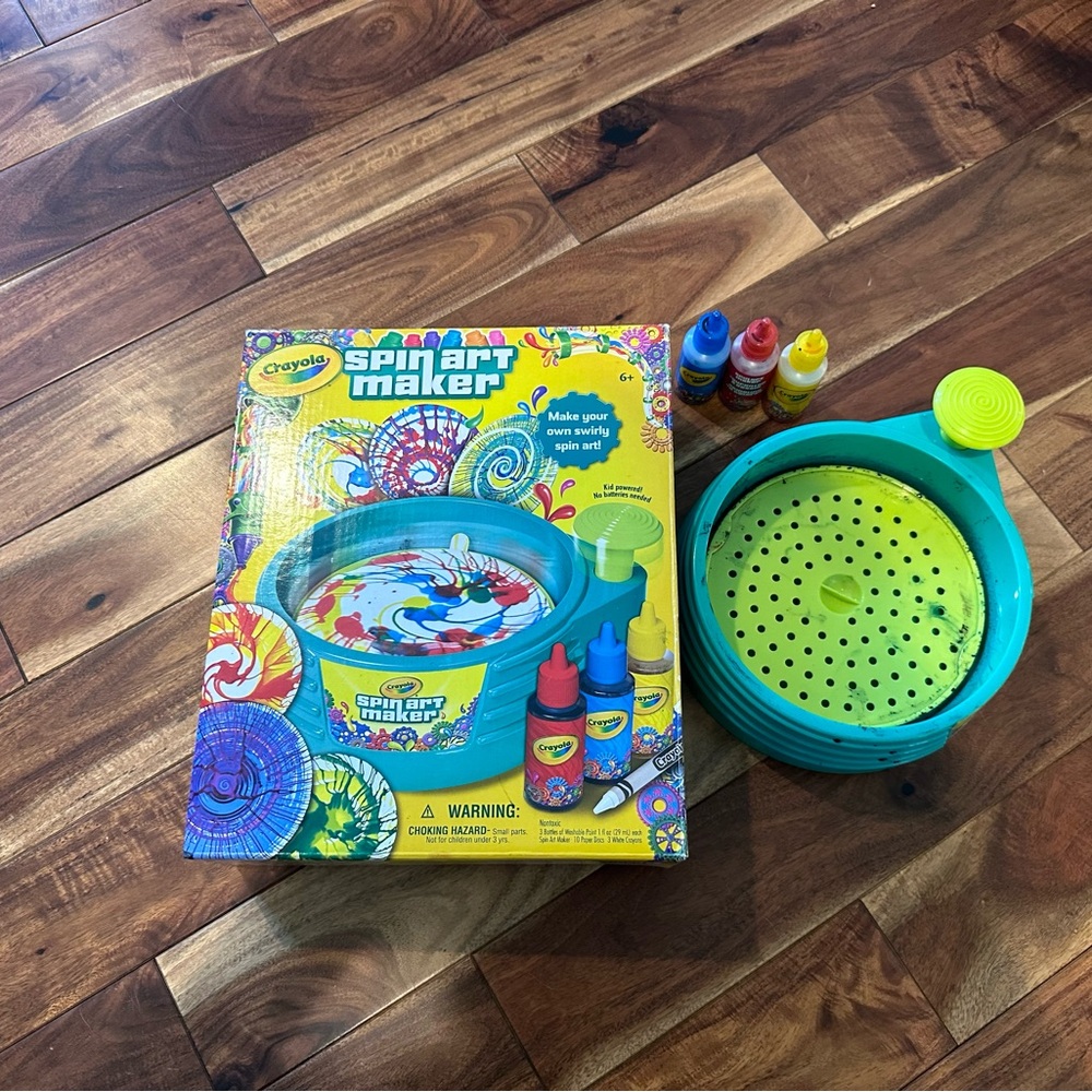 Crayola spin art maker used comes with liquid